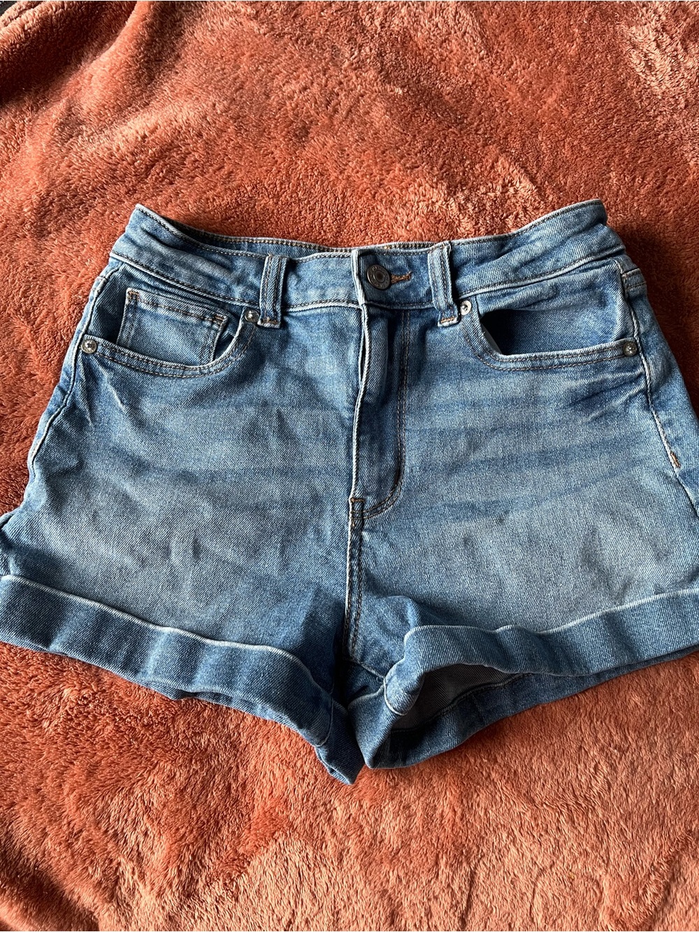 American Eagle High-Rise Blue Denim Women's Shorts with deep pockets